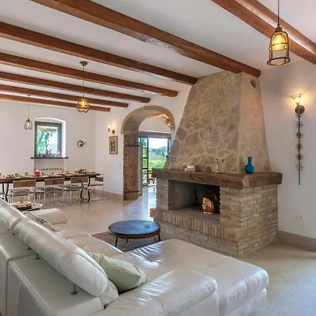 فيلة Casa Melograno 11&2, Emma