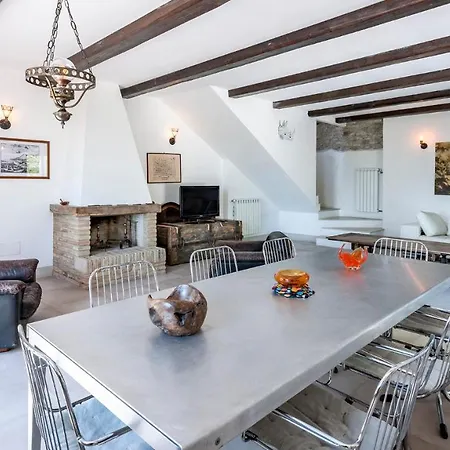 Casa Melograno 11&2, Emma فيلة