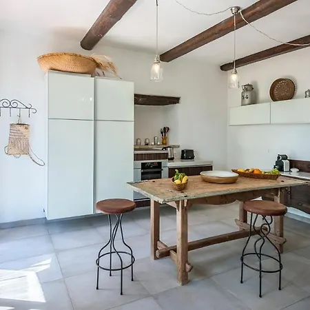 Casa Melograno 11&2, Emma